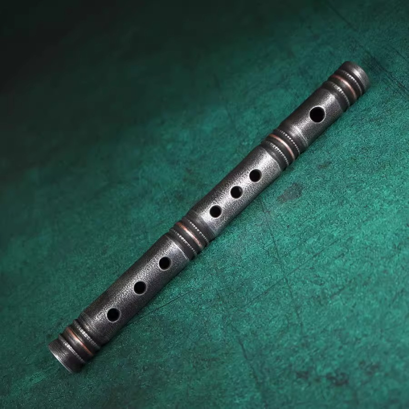 Musical Instrument You Blow Into - Flûte transversale traditionnelle en cuivre faite